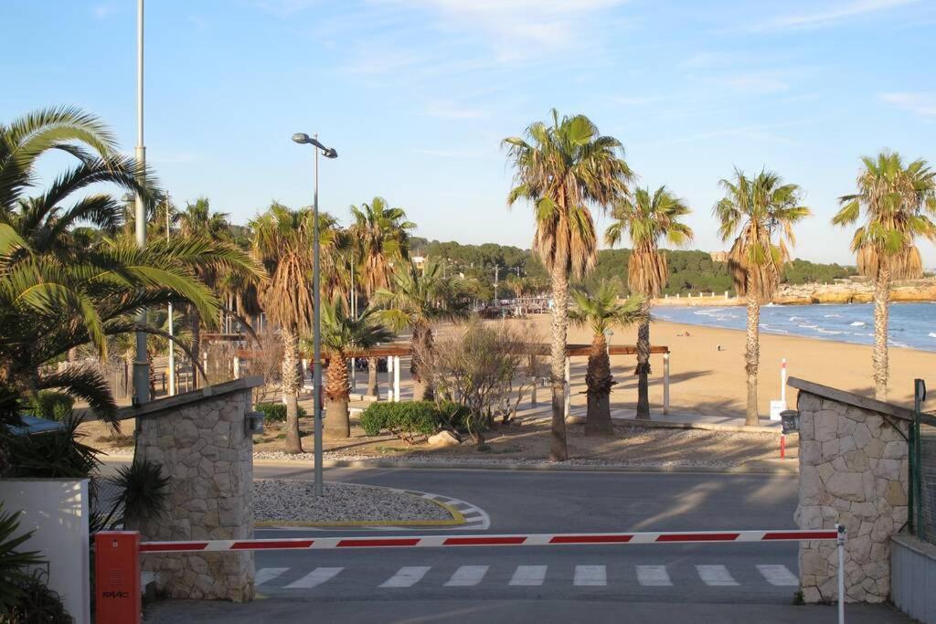 Apartment In Front Of Arrabassada Beach Tarragona Bagian luar foto