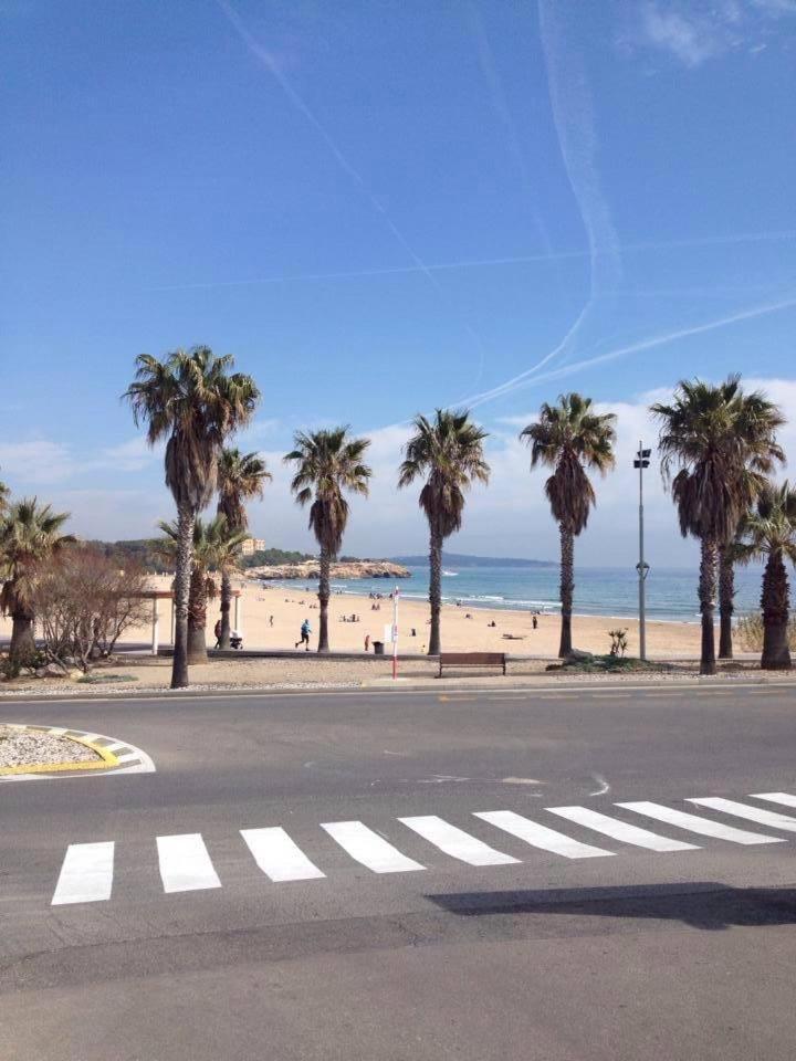 Apartment In Front Of Arrabassada Beach Tarragona Bagian luar foto