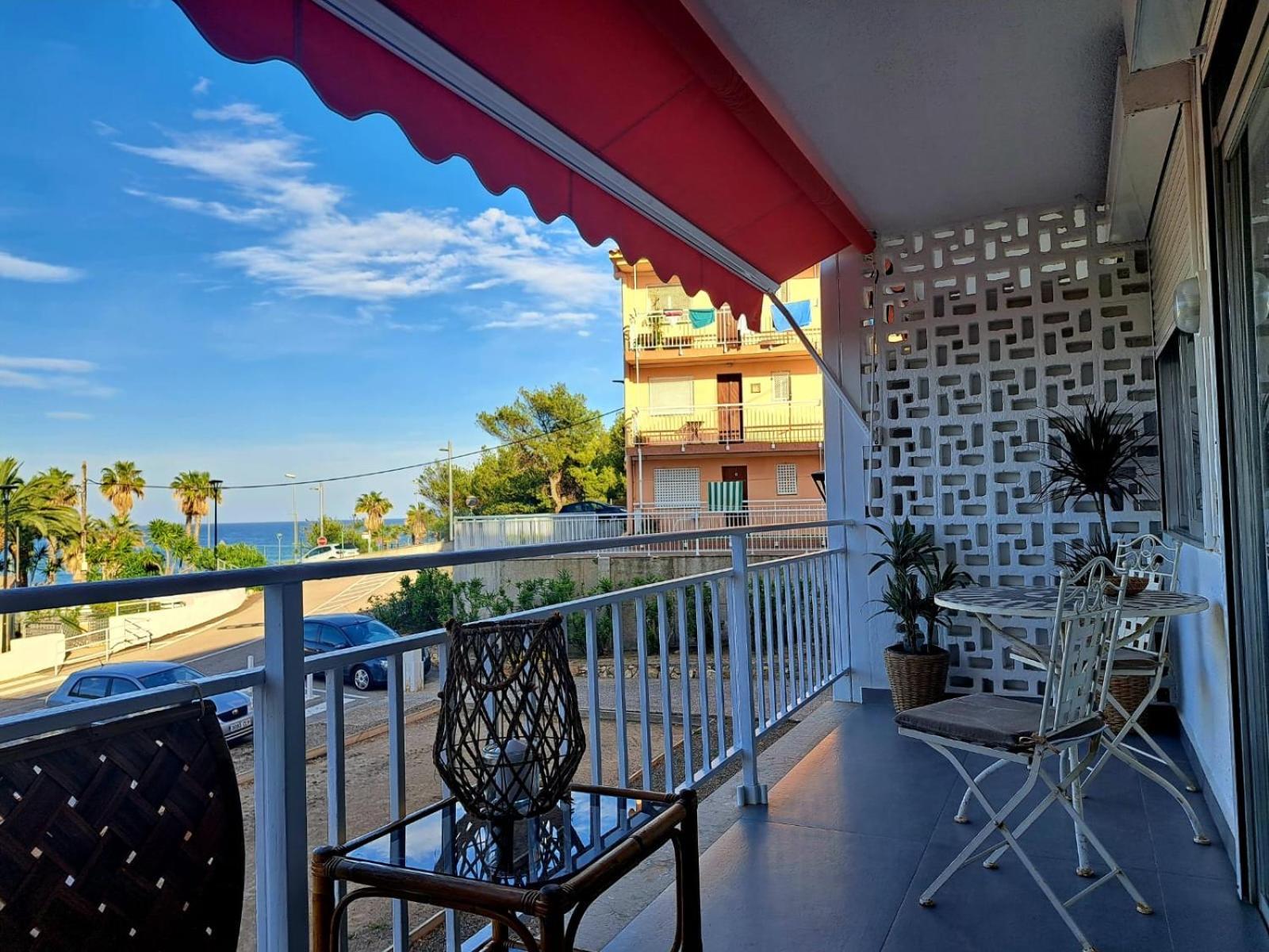 Apartment In Front Of Arrabassada Beach Tarragona Bagian luar foto